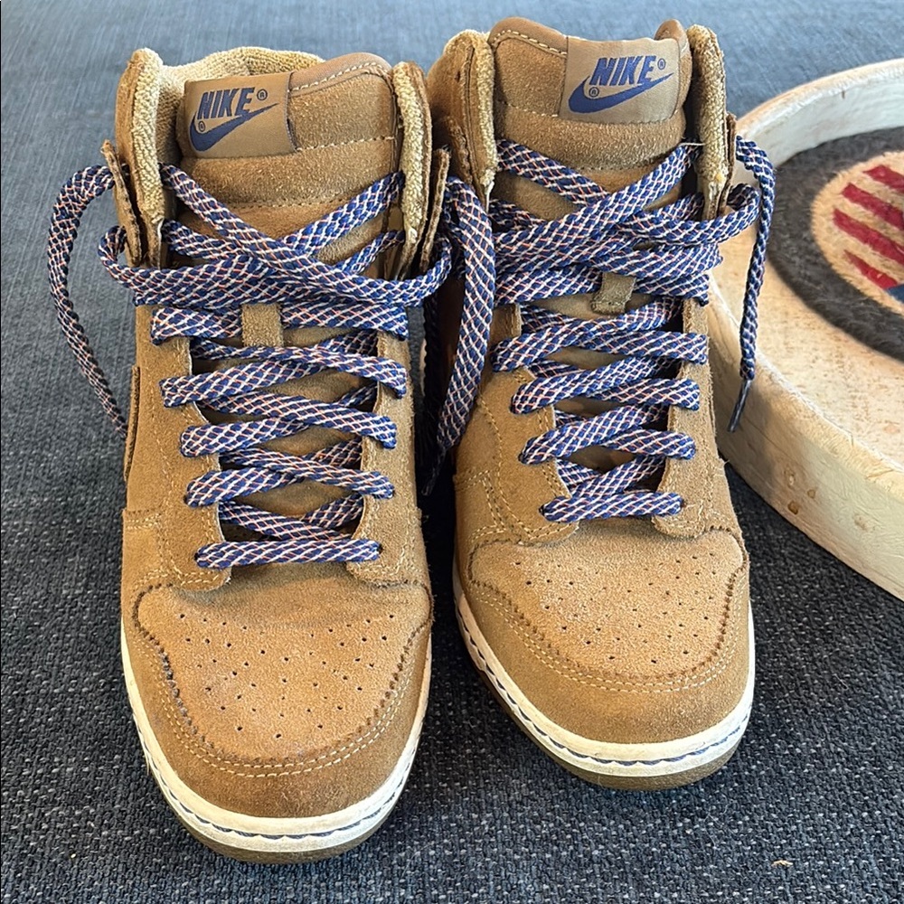 Nike Wedge high top women’s Sneakers in Tan and Blue